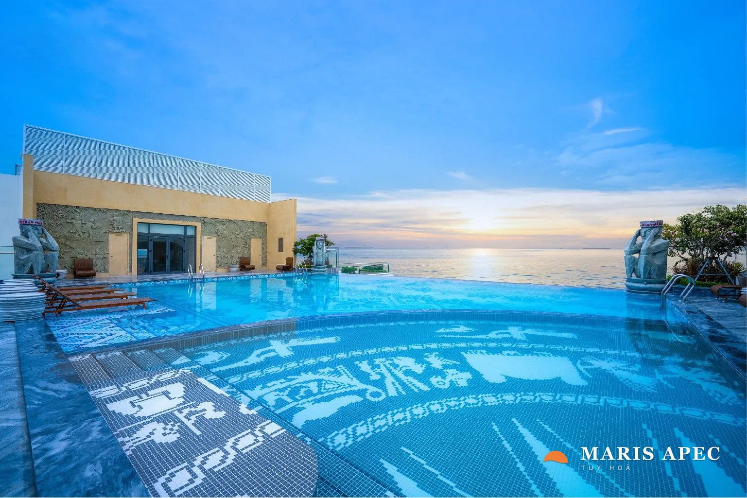 Hồ bơi vô cực hướng biển tại Maris Apec Tuy Hoà