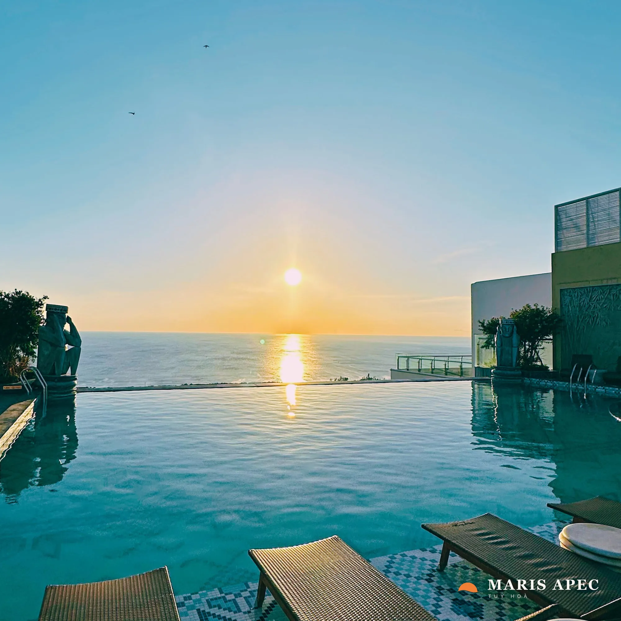 Hồ bơi vô cực — Tầng 6 & rooftop tầng 28